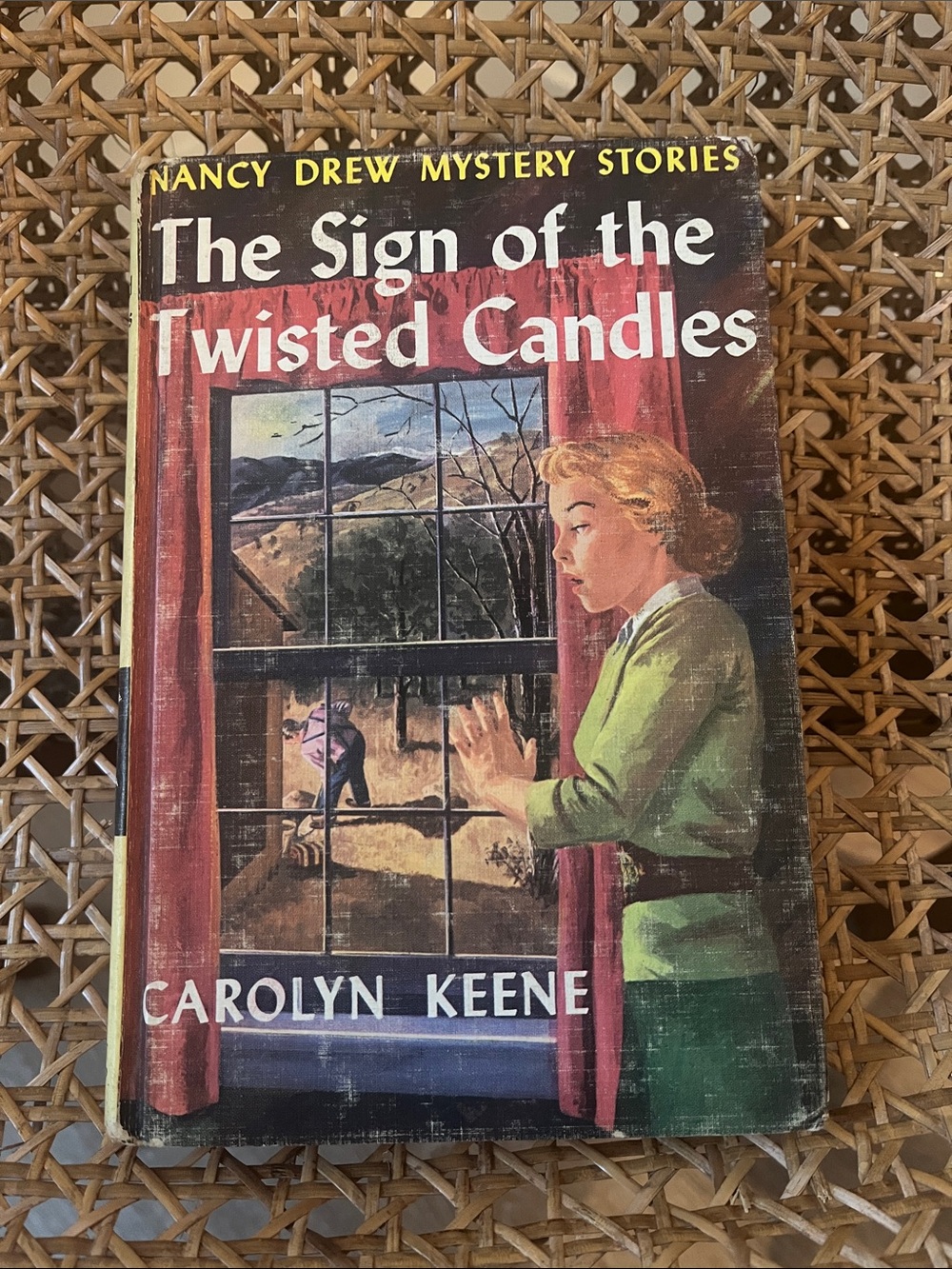 The Sign of the Twisted Candles - Nancy Drew by Carolyn Keene